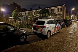 Explosie bij voorkant van woning in Alkmaar