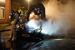 Auto door brand verwoest in Klipperstraat