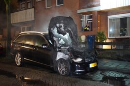 Auto door brand verwoest in Klipperstraat