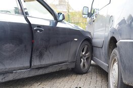 Gewonde bij aanrijding tussen auto en bestelbus in Alkmaar
