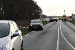 Botsing met vier auto's op N203 bij Castricum, zeker twee gewonden