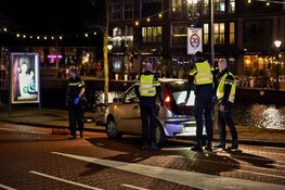 Voetganger zwaargewond na aanrijding op zebrapad in Alkmaar