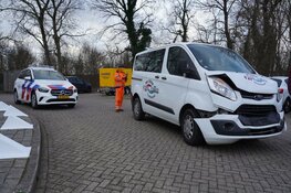 Aanrijding op verkeersplein Kooimeer