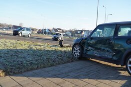 Twee auto&#39;s total loss, maar geen gewonden bij botsing in Egmond