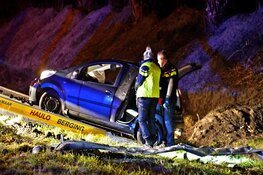 Gevaarlijke verdachte crasht met auto in Alkmaar, grote zoektocht