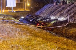 Gevaarlijke verdachte crasht met auto in Alkmaar, grote zoektocht
