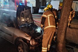 Auto door brand verwoest in Hannie Schaftstraat