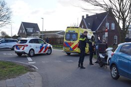 Scooterrijder lichtgewond bij aanrijding in Egmond-Binnen