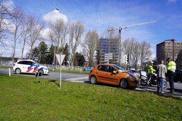 Kopstaartbotsing op rotonde Kooimeer
