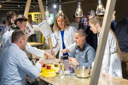 Scholieren De Phoenix stelen de show bij Museum BroekerVeiling