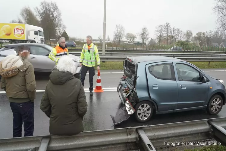 Auto van achteren aangereden door vrachtwagen in Alkmaar