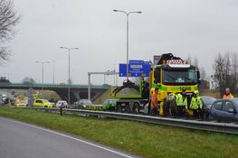 Auto van achteren aangereden door vrachtwagen in Alkmaar