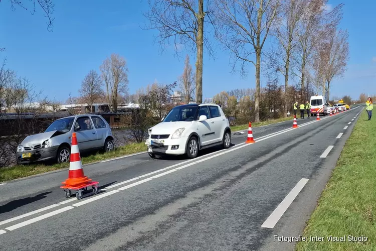 Botsing op N244 bij Zuidschermer, weg afgesloten