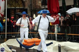 Kaasmarktseizoen 2023 geopend door multitalent Karsu