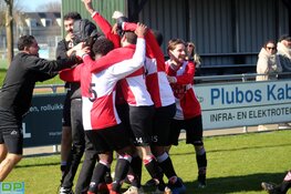 Alkmaarsche Boys blijft meedoen in titelstrijd na late winst op HSV Sport