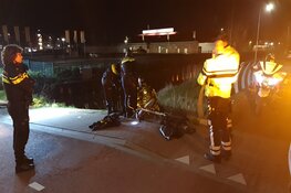 Fietser te water in Broek op Langedijk, slachtoffer met spoed naar ziekenhuis