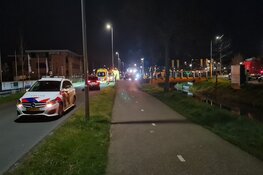 Fietser te water in Broek op Langedijk, slachtoffer met spoed naar ziekenhuis
