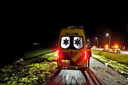 Automobilist komt met auto in de sloot langs N9 bij Bergen