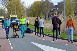 Kindje raakt zwaargewond bij aanrijding motor met bakfiets in Alkmaar