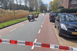 Kindje raakt zwaargewond bij aanrijding motor met bakfiets in Alkmaar