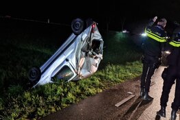 Auto crasht in Zuidschermer