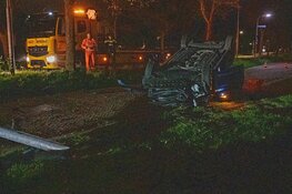 Auto vliegt uit de bocht op Bergerweg