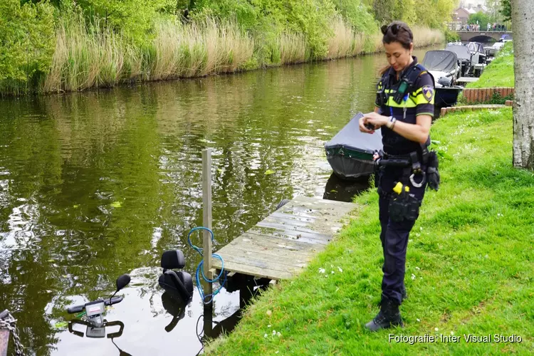 Gestolen scootmobiel te water in Alkmaar