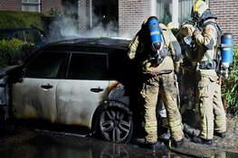Auto door brand verwoest in Bergen