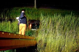 Auto in sloot vlakbij AZ-Stadion