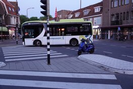 Aanrijding tussen lijnbus en scooter in Alkmaar