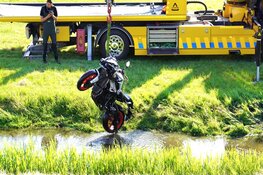Motorrijder gewond na val van dijk in Driehuizen