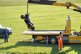 Motorrijder gewond na val van dijk in Driehuizen