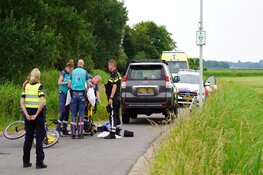 Wielrenner zwaargewond na aanrijding met auto