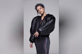 TAQA Theater De Vest presenteert vanaf vrijdag 30 juni nieuwe editie Zomer op het Plein: gratis optredens van cabaretduo Blauwe Vinkjes, Joris Linssen en Talentstage met LAKSHMI