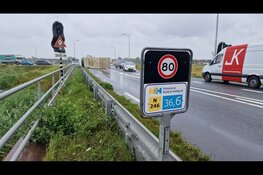 Verhuiswagen omgewaaid bij Markenbinnen