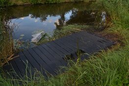 Houten steiger in brand aan Amelandstraat