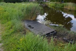 Houten steiger in brand aan Amelandstraat