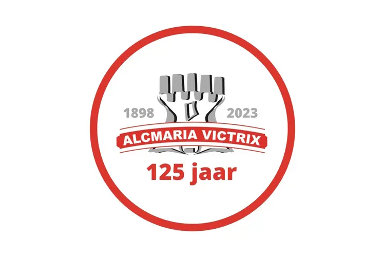 Jubilerend Alcmaria Victrix opent kaasmarkt