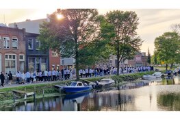 Honderden mensen bij stille tocht voor omgekomen slachtoffer schietpartij