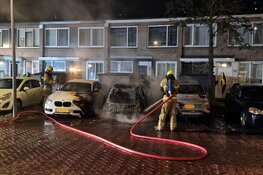 Drie auto`s in brand aan Stalpaertstraat in Alkmaar