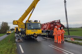Telekraan hijst telekraan bij De Woude
