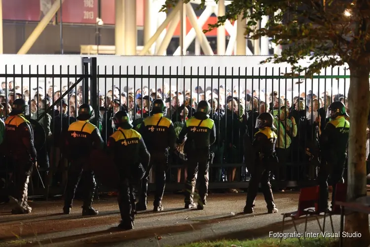 Politie zoekt meer camerabeelden in opsporingsonderzoek na confrontatie Legia-supporters en politie