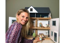 Alkmaarse ondernemer herintroduceert poppenhuizen om de verbeelding en creativiteit van kinderen te stimuleren