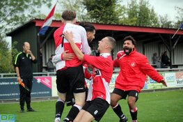 Alkmaarsche Boys in slotfase langs koploper Con Zelo