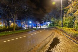 Auto vliegt uit de bocht en in brand: twee gewonden