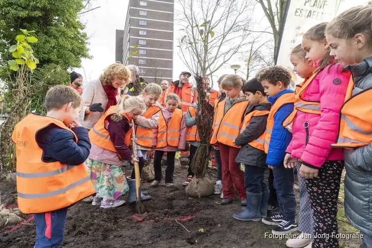 Omgeving Campus de Hoef vergroend tijdens vierde `Plantestafette`