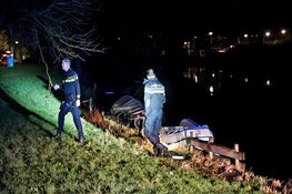 Oudere man raakt te water aan Mauritskade