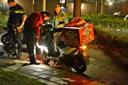 Fietser gewond bij aanrijding met bezorgscooter