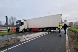 Vrachtwagen geschaard in Alkmaar