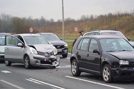 Botsing met drie auto's op N245